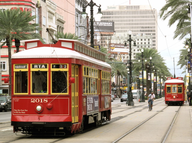 Streetcars along Canal Road in New Orleans. (Photo by Jack Payton/VOA)