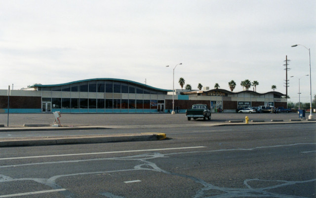 A dying suburban shopping center in Mesa, Arizona.  (Photo by Flickr user  Roadsidepictures under Creative Commons License) 