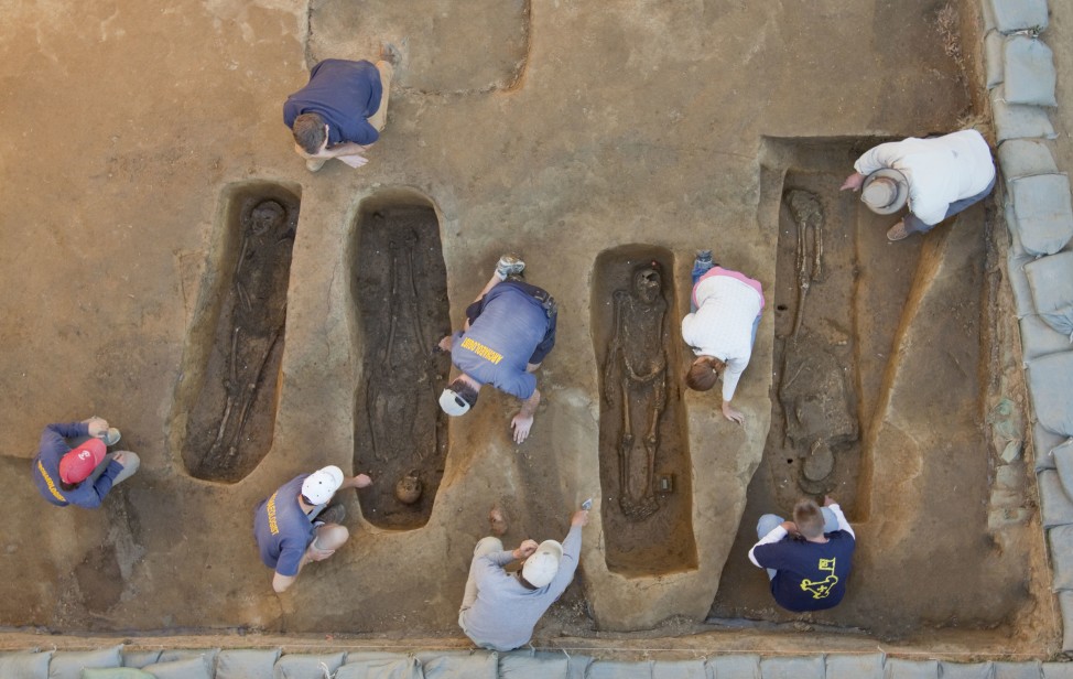 Archaeologists examine the remains of four men, including Capt. Gabriel Archer, who died at Jamestown between 1608 and 1617. (Photo by Michael Lavin, Courtesy of Jamestown Rediscovery Foundation, Preservation Virginia)