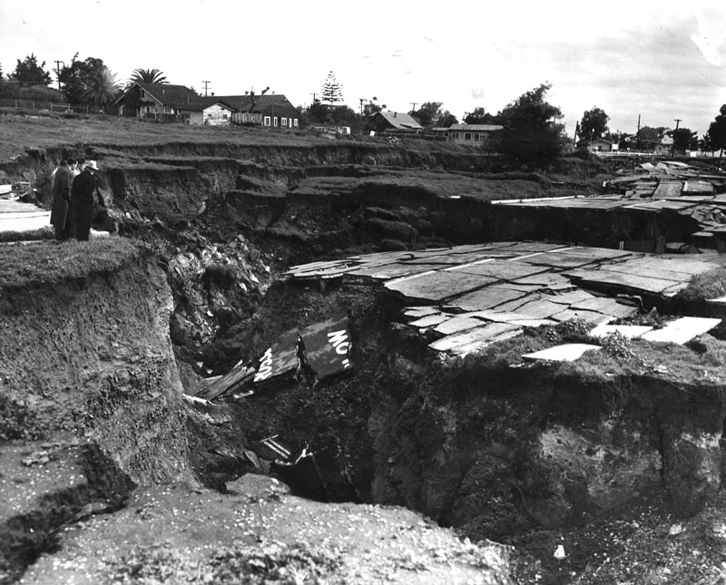 In 1929, a sizeable section of land in the southern tip of San Pedro began to slip into the sea.  The 600 block of Paseo Del Mar began moving seaward in 1929 and continued to slip until the mid 1930s. (Photo courtesy of the Los Angeles Public Library) 