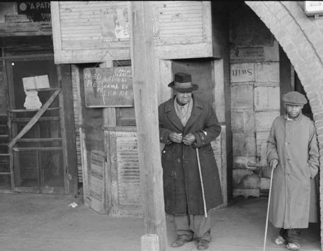 African-American patrons outside of an eatery in Mound Bayou, Mississippi, 1939. (Library of Congress)