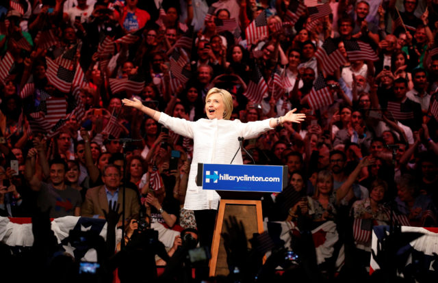 Democratic U.S. presidential candidate Hillary Clinton arrives to speak during her California primary night rally held in the Brooklyn borough of New York, U.S., June 7, 2016.  REUTERS/Lucas Jackson   TPX IMAGES OF THE DAY - RTSGHIT