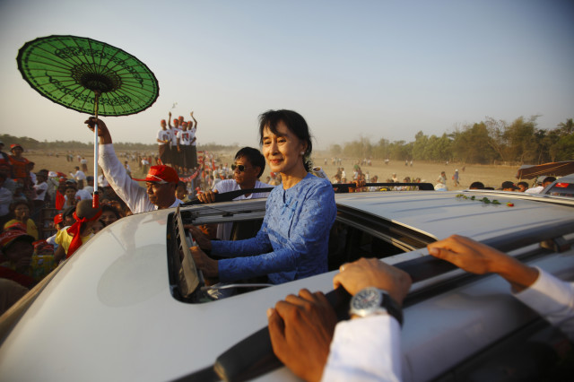 Myanmar pro-democracy leader Aung San Suu Kyi returns after giving a speech to her supporters during the election campaign at Kawhmu Township