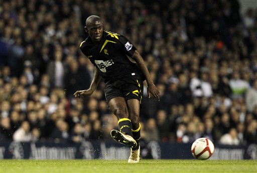 Fabrice Muamba na Bolton Wanderers, wanda ke kwance a asibiti bayan harbin zuciya. 'Yan wasan kwallon kafa a duk fadin Turai su na karrama shi tare da yi masa addu'ar samun sauki