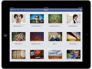 Aplikasi Facebook di tablet iPad (foto: AP/Facebook).