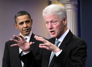 Presiden Barack Obama dan mantan Presiden Bill Clinton di ruang briefing Gedung Putih, Jumat, 10 Desember 2010. (AP Photo/J. Scott Applewhite)