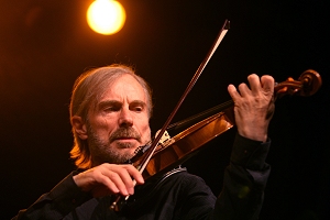 French violonist Jean-Luc Ponty performs during the Nice Jazz Festival on July 23, 2008