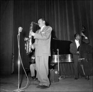An undated photo during a concert of American jazz tenor saxophonist Lester Young (1909-1959).