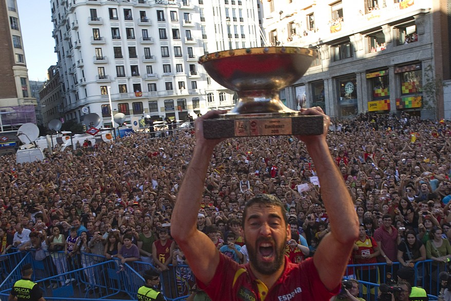 Spain's team captain Juan Carlos Navarro raises the FIBA EuroBasket 2011 trophy during a celebration in central Madrid. (Reuters)