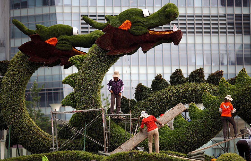 China Topiary Dragon