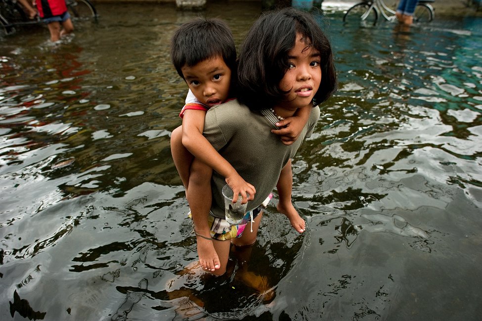 菲律宾马尼拉郊外水灾小灾民