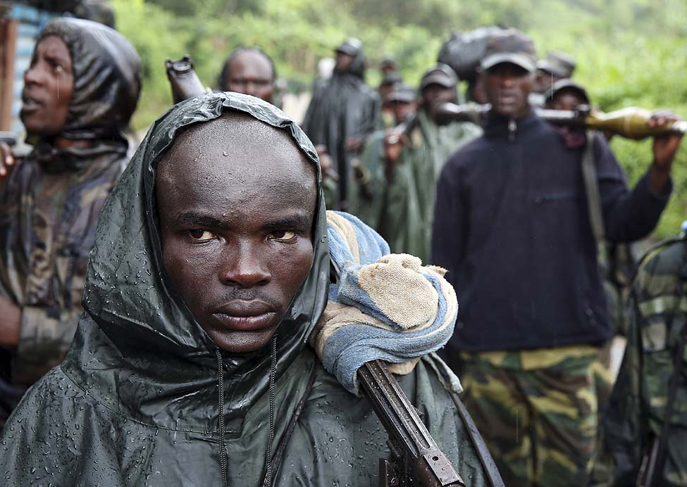 M23 rebel fighters walk as they withdraw near the town of Sake, some 42 km west of Goma, Democratic Republic of Congo. (Reuters)