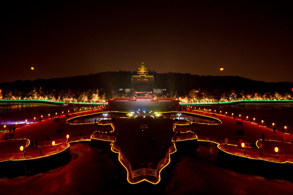 北京颐和园灯饰。(法新社)