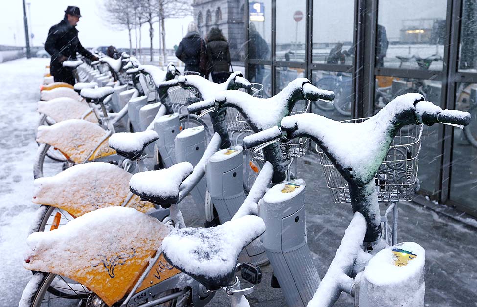 Brussels Bikes Snow