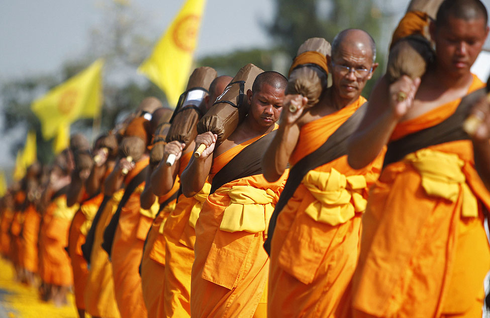 泰国和尚参加菩提庆典， 纪念释迦牟尼佛于菩提迦耶成道两千六百週年。(路透社)