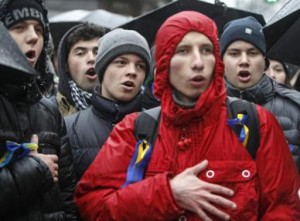 Protesters sing Ukraine's national anthem Nov. 25 in Kyiv. They vow to come out on bigger numbers on Nov. 29, the day that President Yanukovych was to sign a free trade pact at a EU Summit meeting in Vilnius, Lithuania. Photo: Reuters/Gleb Garanaich
