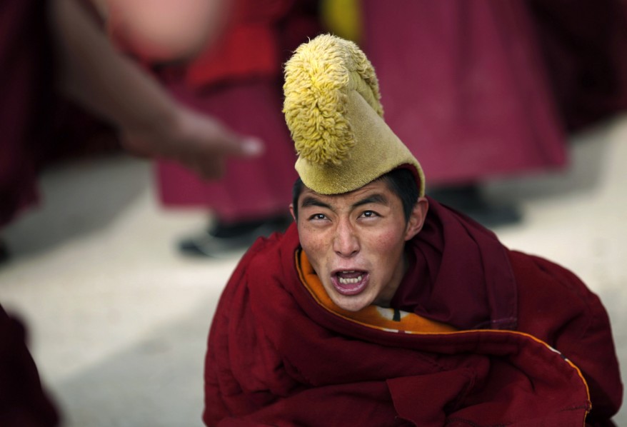 Монах во время ритуального празднования Нового года в провинции Сычуань. Китай (Reuters)