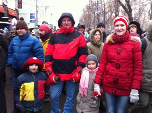 Московская семья на марше против запрета усыновлений американцами. Фото: Джеймс Брук.