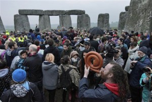 Crowd gathers for 2012 Summer Solstice at Stonehenge (AP Photo/Lefteris Pitarakis)