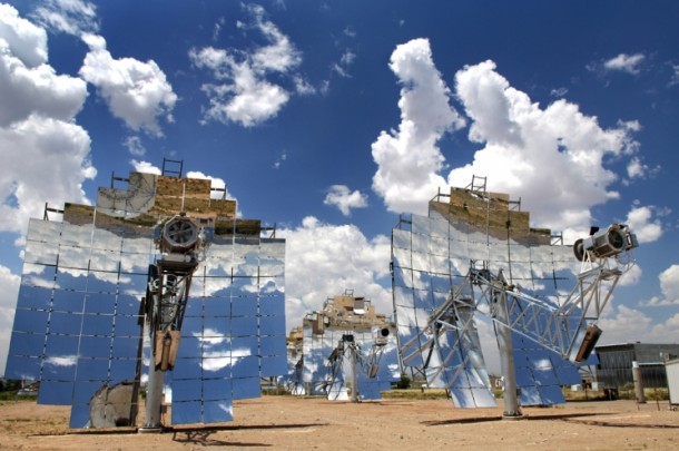 A concentrating solar power (CSP) system in Albuquerque, New Mexico. CSPs concentrate a large area sunlight with mirrors and lenses. This produces heat that is converted to head, driving an electrical power system. (Photo: Randy Montoya/Sandia National Laboratory)