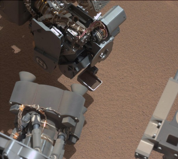 This image from the right Mast Camera (Mastcam) of NASA's Mars rover Curiosity shows a scoop full of sand and dust lifted by the rover's first use of the scoop on its robotic arm.  (Photo: NASA)