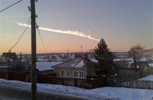 A meteorite contrail is seen over a vilage of Bolshoe Sidelnikovo 50 km of Chelyabinsk on Friday, Feb. 15, 2013. (Photo: AP/Nadezhda Luchinina, E1.ru)