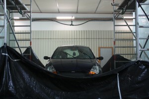 Here's a car that's being tested under the research group's rain simulator (www.ikg.uni-hannover.de, Daniel Fitzner)