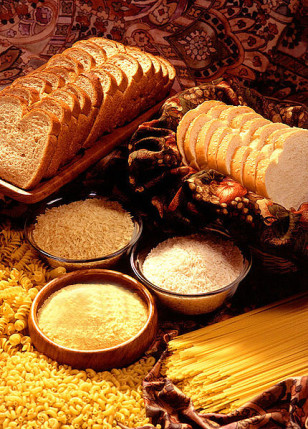 Starchy foods like breads, pasta and rice are rich in refined carbohydrates (Wikimedia Commons)