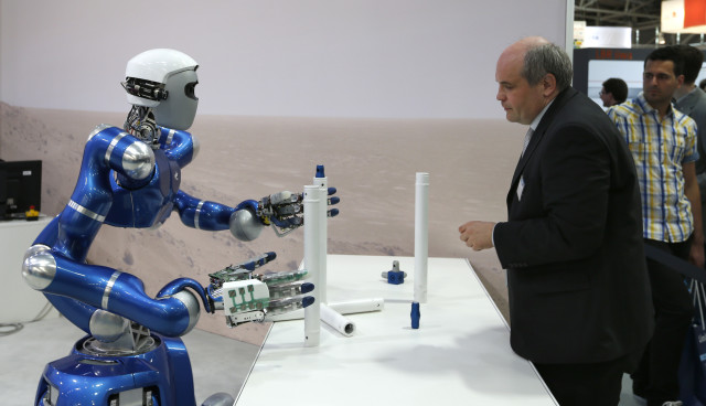 Those who attended the 6th International Trade Fair for Automation and Mechatronics that was held from June 3 to June 6, 2014 in Munich got to visit with the humanoid robot 'Agile Justin'. (Reuters)