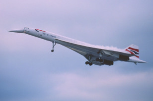 A  British Airways Concorde on its way to London from New York in June 2000 (Aero Icarus via Flickr/Creative Commons)