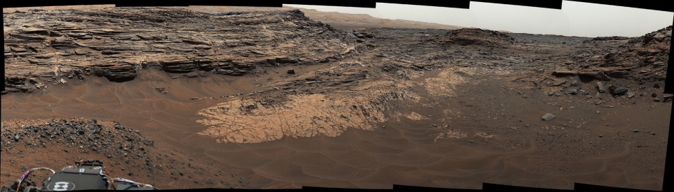 NASA's Curiosity Mars rover shows the "Marias Pass" area where a lower and older geological unit of mudstone -- the pale zone in the center of the image -- lies in contact with an overlying geological unit of sandstone. (NASA/JPL-Caltech/MSSS)