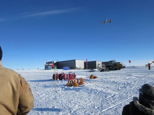 After taking off, the plane unexpectedly turns back toward the station. It circles the South Pole and then heads back towards McMurdo Station in Antarctica. (Photo: Tim Ager) 