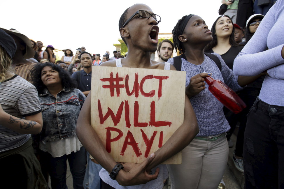 Students protest rising tuition fees during a mass demonstration at the University of Cape Town, South Africa, Oct. 22, 2015. President Jacob Zuma said he will meet student leaders and university authorities on Friday to discuss planned hikes in tuition fees that have sparked a week of nationwide protests, some of which have turned violent. (Reuters)