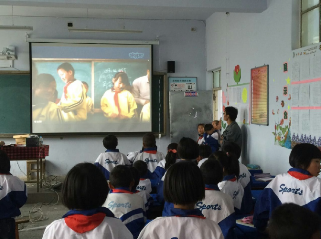 Students in China attend a live lecture using Mobiliya Edvelop. (Mobiliya)