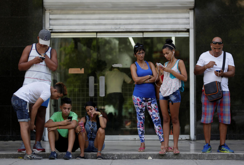 Cubans use the internet via public Wi-Fi in Havana, Cuba, Sept. 5, 2016. (Reuters)