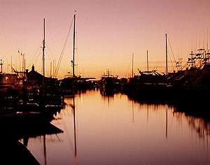 Another splendid dawn breaks over Nantucket Harbor. (Carol M. Highsmith)