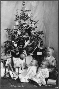 Not all trees that “Santa Claus put up” were elegant, but that was never the point.  (Library of Congress)