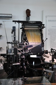 The hot, noisy, cumbersome linotype machine.  (Metaphox, Flickr Creative Commons)