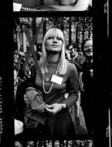 Sleek, sensational Mary Travers at a New York City antiwar rally in 1969.  (PDub, Flickr Creative Commons)