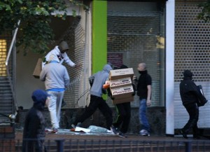 London looters do their thing.  (Tim Hales/AP Photo)
