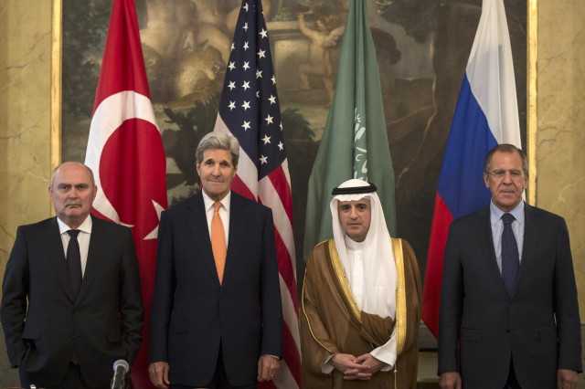 Turkish Foreign Minister Feridun Sinirlioglu (L), U.S. Secretary of State John Kerry (2nd L), Saudi Foreign Minister Adel al-Jubeir (3rd L) and Russian Foreign Minister Sergey Lavrov pose during a photo opportunity before a meeting in Vienna, October 23, 2015. (REUTERS)