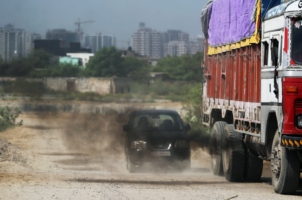 Smoke spews from a truck in New Delhi, India on Sept. 23, 2015. (AP)