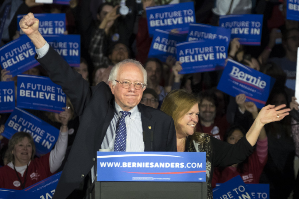 Democratic presidential candidate, Sen. Bernie Sanders and his wife Jane rally the crowd in Des Moines, Iowa on Feb. 2, 2016. (AP)