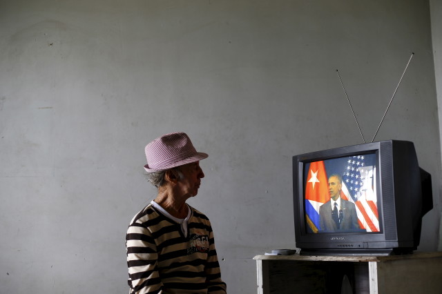 A man watches on television as U.S. President Barack Obama delivers a speech at the Gran Teatro de la Habana Alicia Alonso in Havana, March 22, 2016. (Reuters) 