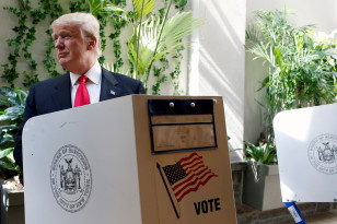 Republican presidential candidate Donald Trump fills out his ballot for the New York primary election on April 19, 2016. (Reuters)