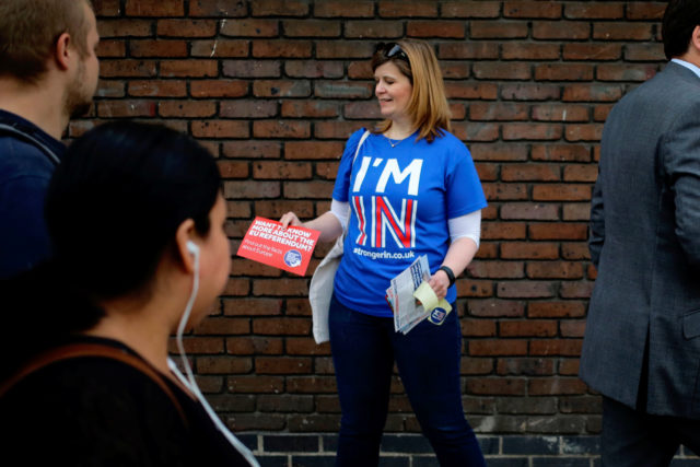 A woman hands out leaflets campaigning to stay in Europe for the BREXIT vote in London, Britain, May 20, 2016. (Reuters)