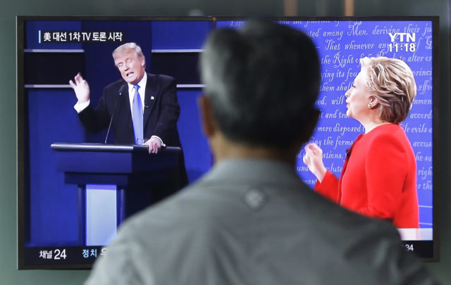A man watches a TV screen showing the live broadcast of the U.S. presidential debate between Democratic presidential nominee Hillary Clinton and Republican presidential nominee Donald Trump, at Seoul Railway Station in Seoul, South Korea, Sept. 27, 2016. (AP)