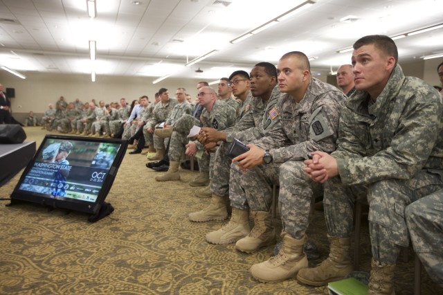 U.S. service members attend a jobs summit in Washington State on Oct. 22, 2014. (AP/U.S. Chamber of Commerce)  