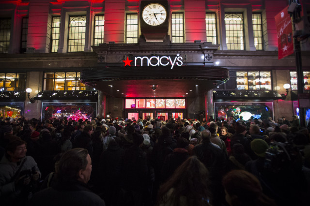 Shoppers wait to enter Macy's to kick off Black Friday sales in New York November 27, 2014. (Reuters)