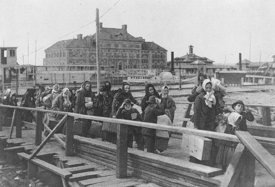 Immigrants, including the Bombardelli family from Italy, enter the United States through Ellis Island in 1902. (Library of Congress/Public Domain)